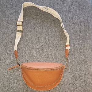 Universal Thread Tan Crossbody Belt Bag